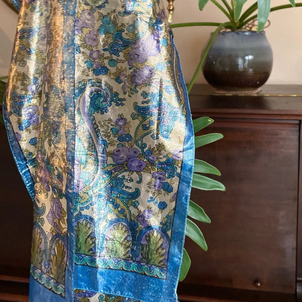 SOLD 🍾 Vntg Oscar de la Renta Metallic Gold Lame Paisley Scarf - Picture 4 of 13